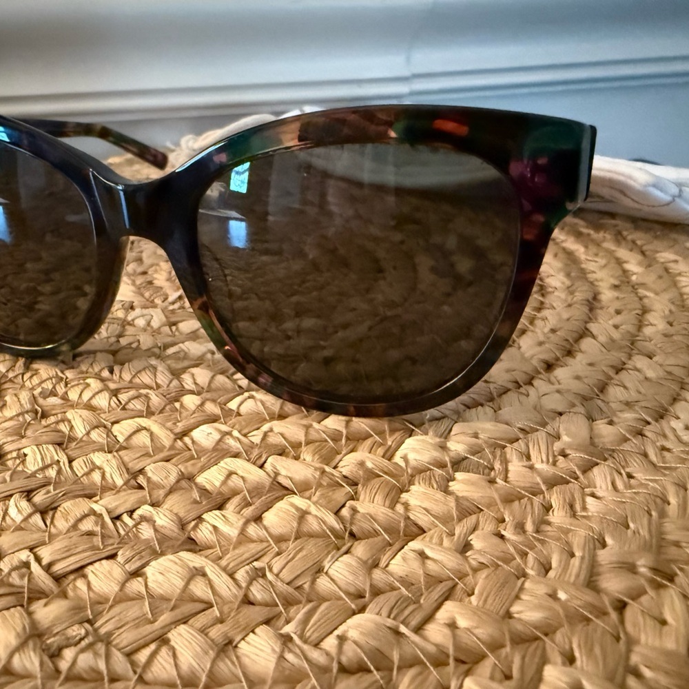 Costa Bimini Sunglasses with Case - Picture 3 of 7